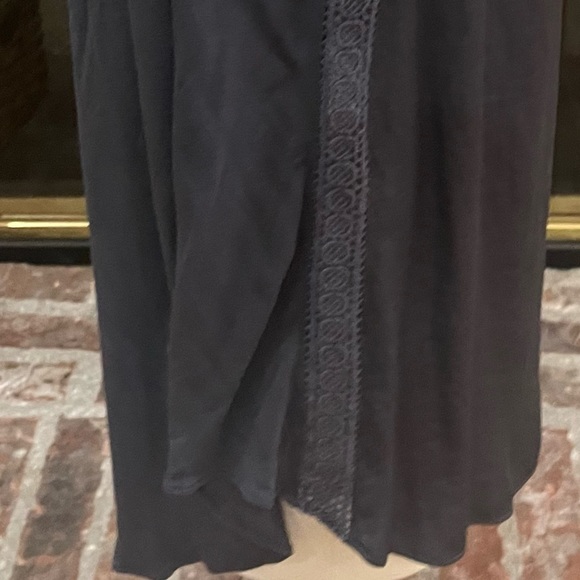 Ann Taylor LOFT navy blue top with lace accents / S / Excellent condition - Picture 16 of 17